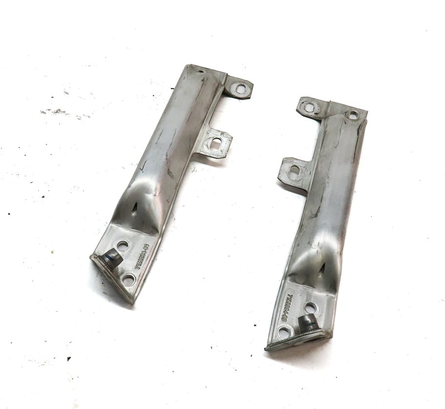 Thumbnail 1: 2014 BMW 750Li (F01) FRONT LEFT & RIGHT BUMPER MOUNT BRACKET SET/2
