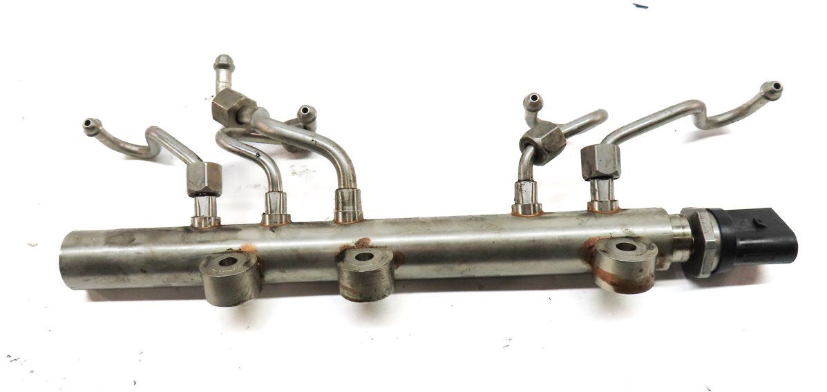 Thumbnail 5: 2014 BMW 750Li (F01) 4.4L (N63) ENGINE MOTOR LEFT & RIGHT GAS FUEL RAIL w/LINES