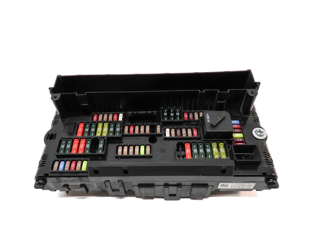 Thumbnail 2: 2014 BMW 750Li (F01) 4.4L (N63) ENGINE FRONT POWER DISTRIBUTION FUSE BOX
