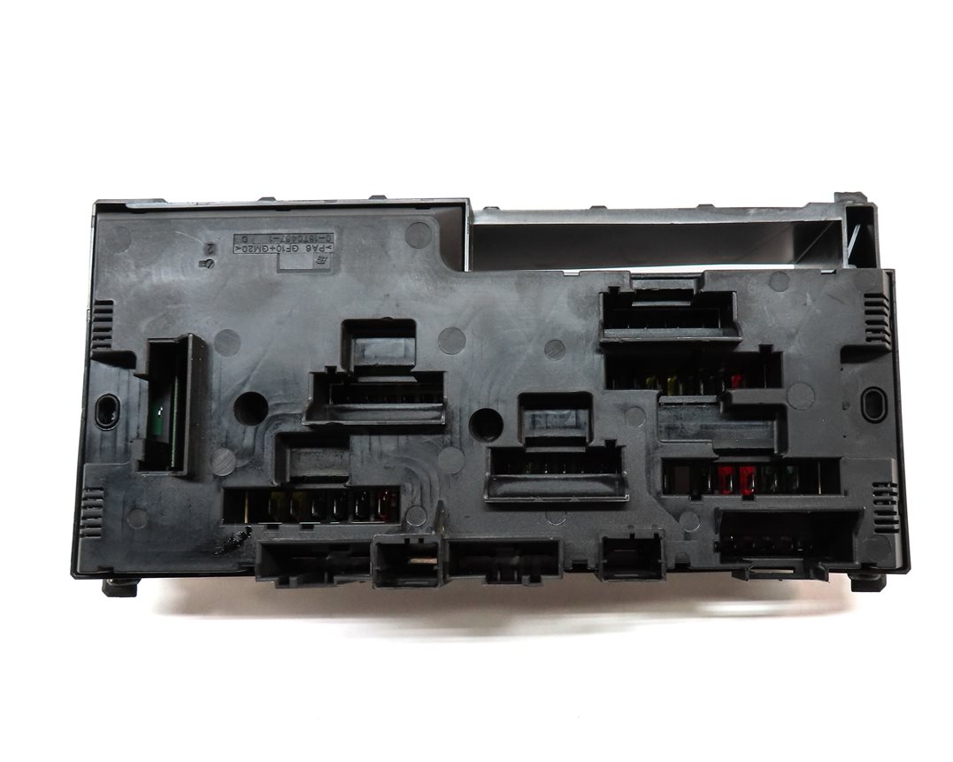 Thumbnail 5: 2014 BMW 750Li (F01) 4.4L (N63) ENGINE FRONT POWER DISTRIBUTION FUSE BOX