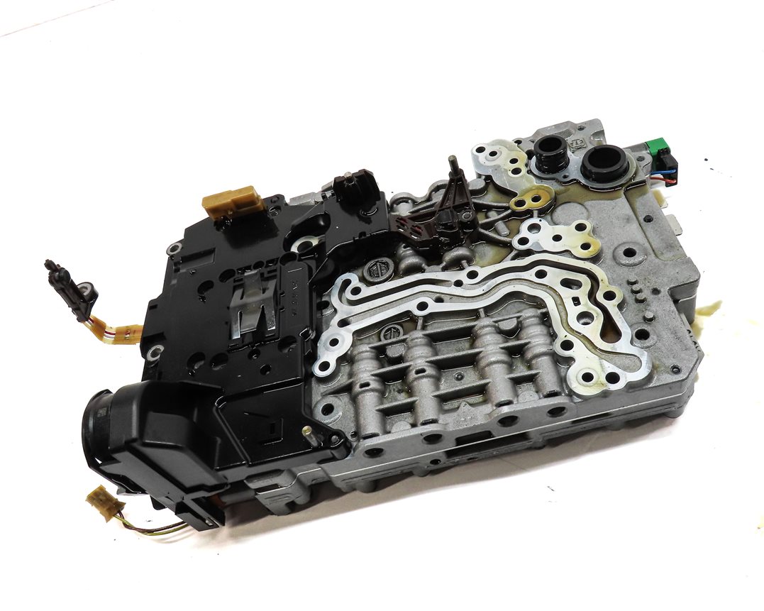 Thumbnail 3: 13-19 BMW 550i 550iGT 650i 750i (F01 F02 F10) RWD 8HP70 TRANSMISSION VALVE BODY