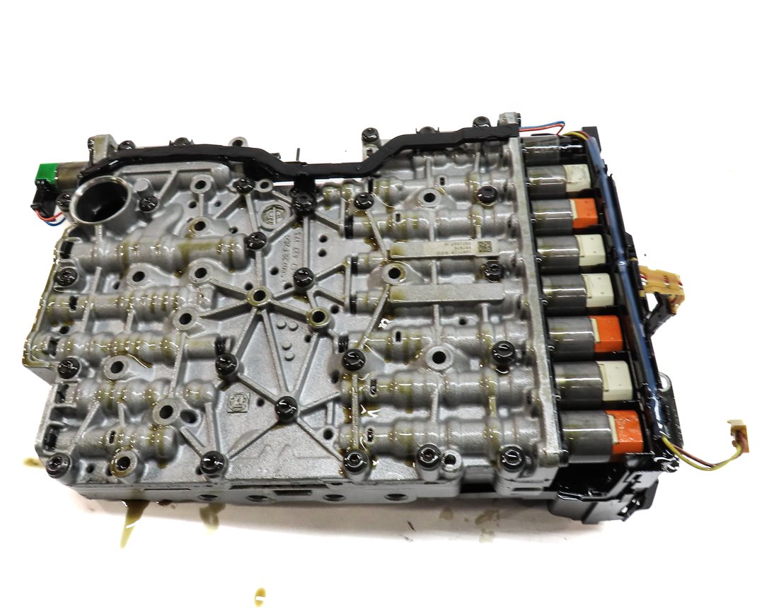 Thumbnail 5: 13-19 BMW 550i 550iGT 650i 750i (F01 F02 F10) RWD 8HP70 TRANSMISSION VALVE BODY