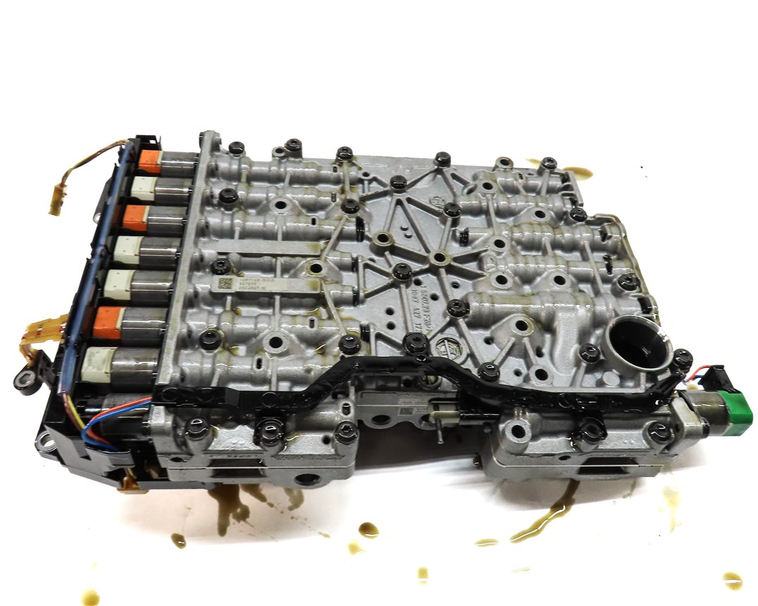 Thumbnail 6: 13-19 BMW 550i 550iGT 650i 750i (F01 F02 F10) RWD 8HP70 TRANSMISSION VALVE BODY