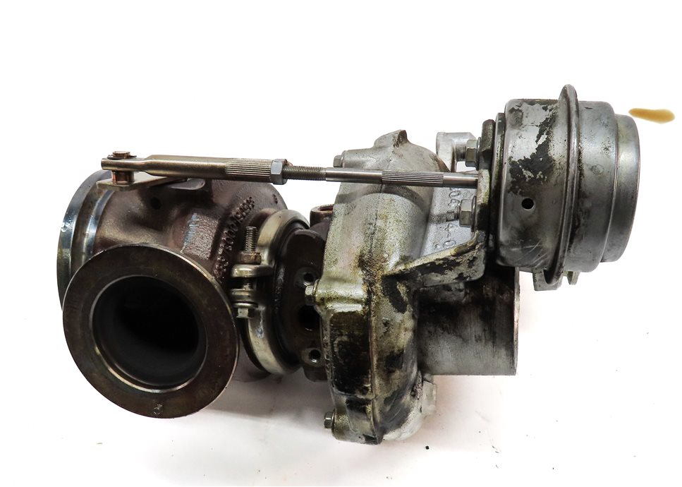 Thumbnail 4: 2013-2019 BMW 550i 550iGT 650i 750i X5 X6 - 4.4L N63 ENGINE - RIGHT TURBOCHARGER