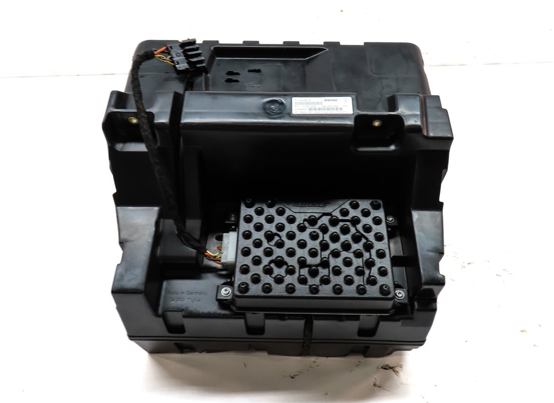 Thumbnail 5: 2011 PORSCHE PANAMERA (970 G1) BOSE STEREO AUDIO SOUND SYSTEM SUBWOOFER SPEAKER