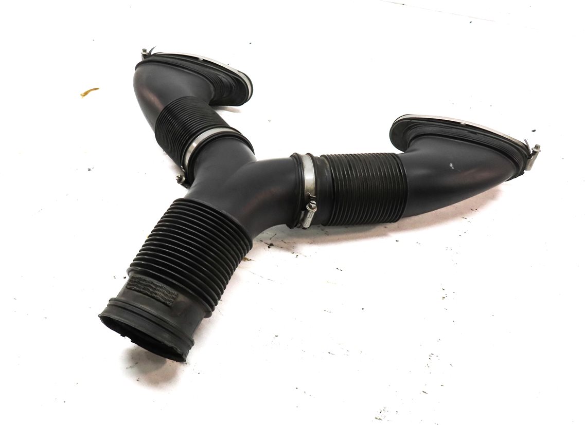 2011 PORSCHE PANAMERA (970 G1) 3.6L (M46.20) ENGINE AIR INTAKE Y PIPE HOSE DUCT