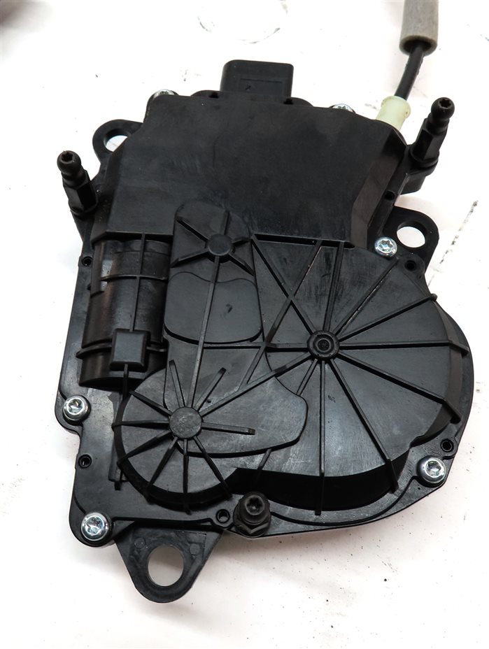 Thumbnail 6: 2014 LAND RANGE ROVER (L405) REAR CARGO HATCH LID LOWER LEFT LATCH w/ACTUATOR