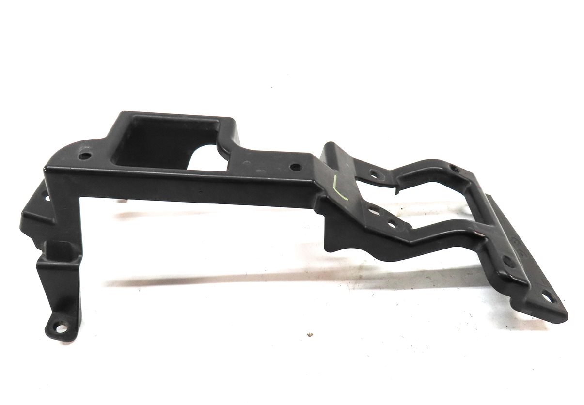 Thumbnail 4: 2014 LAND RANGE ROVER (L405) FRONT LEFT DRIVER FOGLIGHT FOG LIGHT MOUNT BRACKET