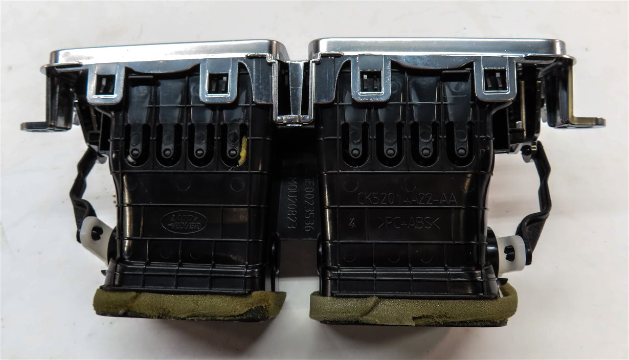 Thumbnail 6: 14 RANGE ROVER (L405) REAR CENTER CONSOLE HEAT AIR AC DUAL VENT (BLACK/SILVER)