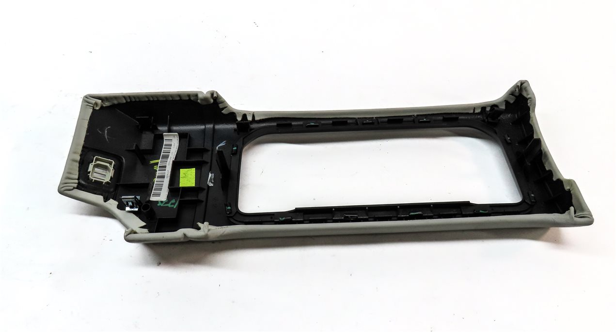 Thumbnail 6: 2014 LAND RANGE ROVER (L405) FRONT CENTER DASH MEDIA SCREEN TRIM BEZEL (GRAY)