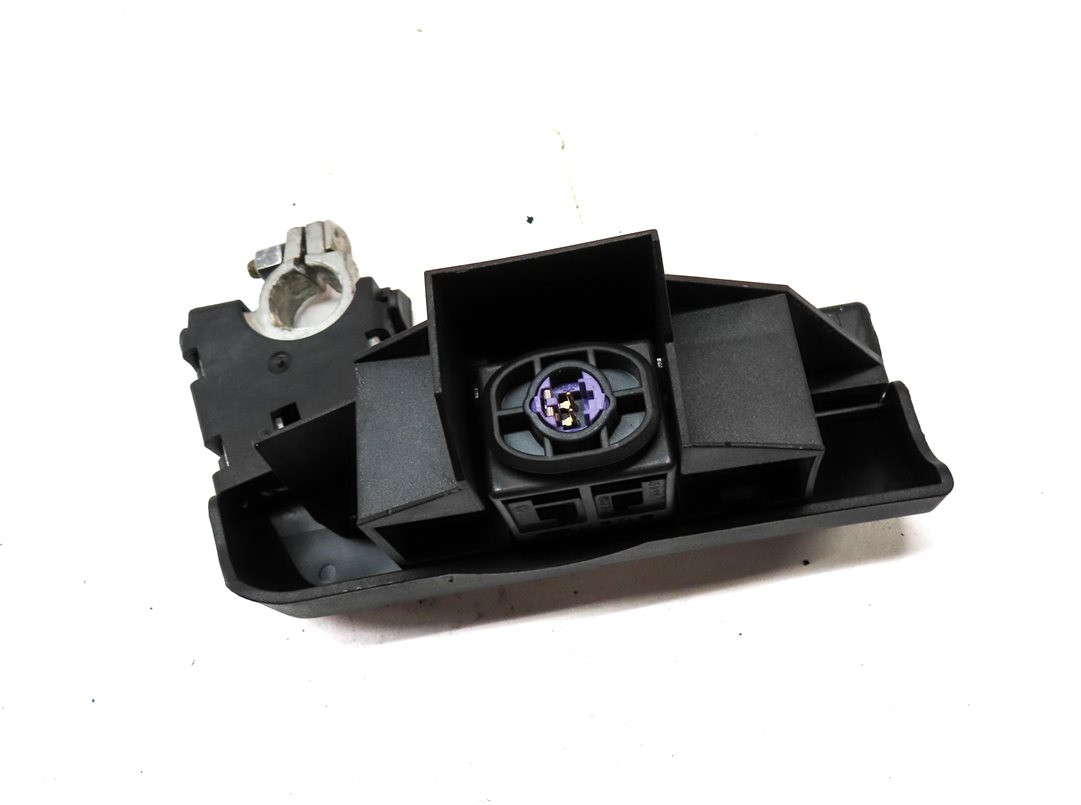 Thumbnail 3: 11 AUDI A5 CONVERTIBLE B8 8T 2.0T POSITIVE BATTERY TERMINAL OVERLOAD PROTECTION