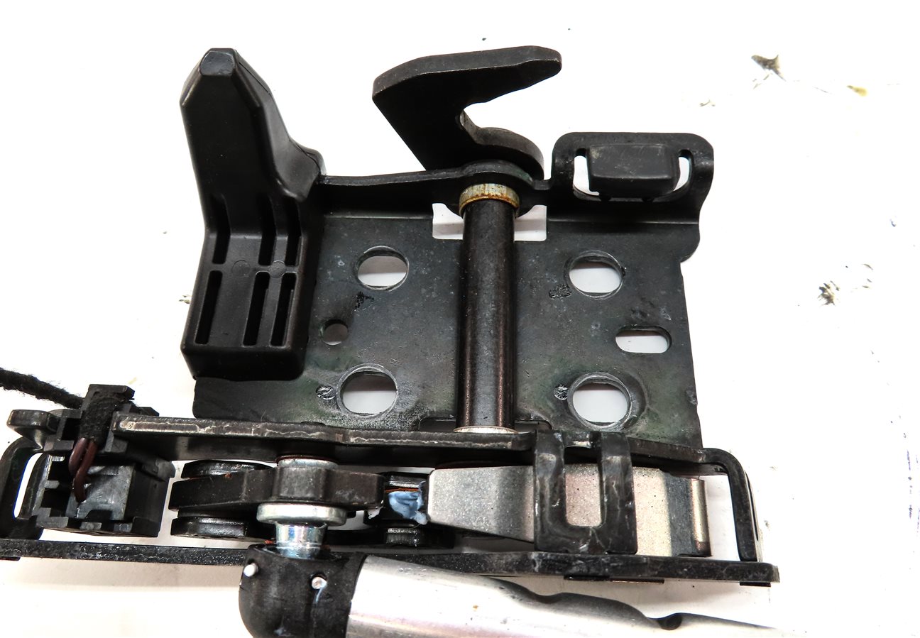 Thumbnail 9: 2011 AUDI A5 (B8 8T) CONVERTIBLE TOP LEFT & RIGHT LOCK LATCH w/MOTOR SET/3
