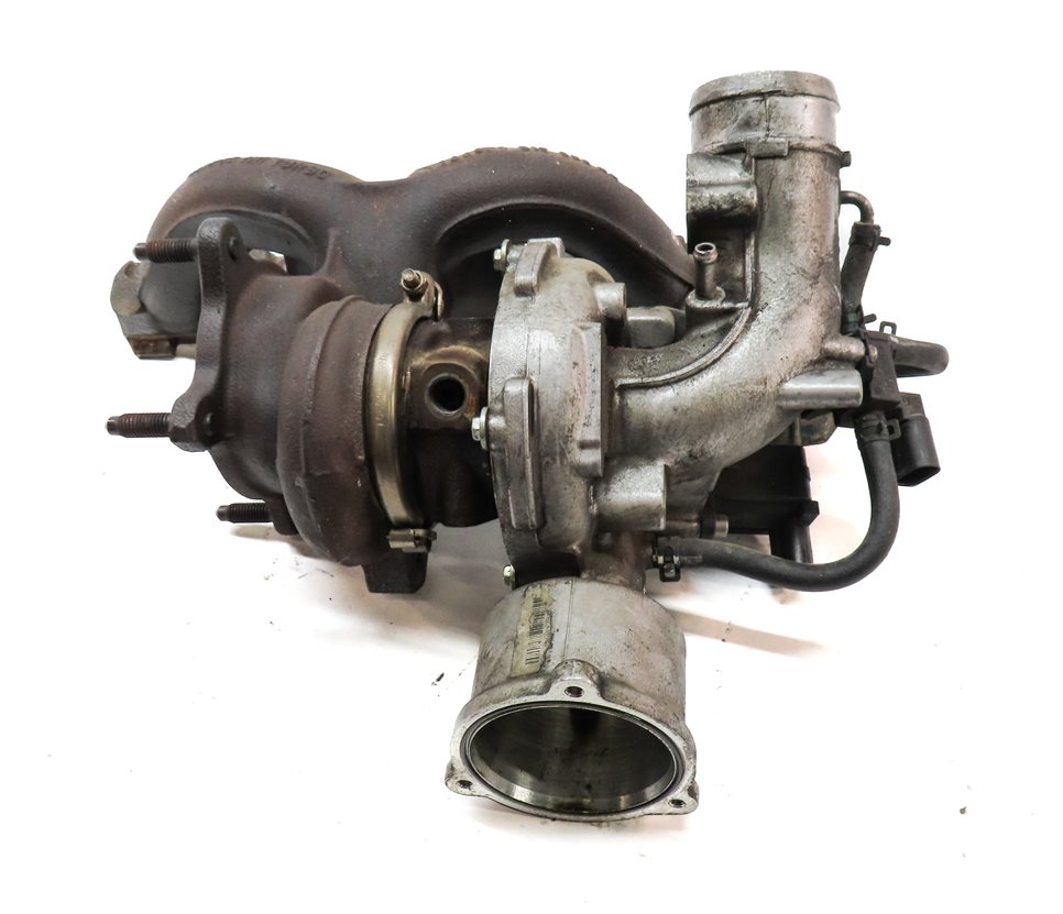 Thumbnail 2: 2009-2012 AUDI A4 A5 Q5 (B8 8K 8T 8R) 2.0T TURBO ENGINE TURBOCHARGER w/ MANIFOLD