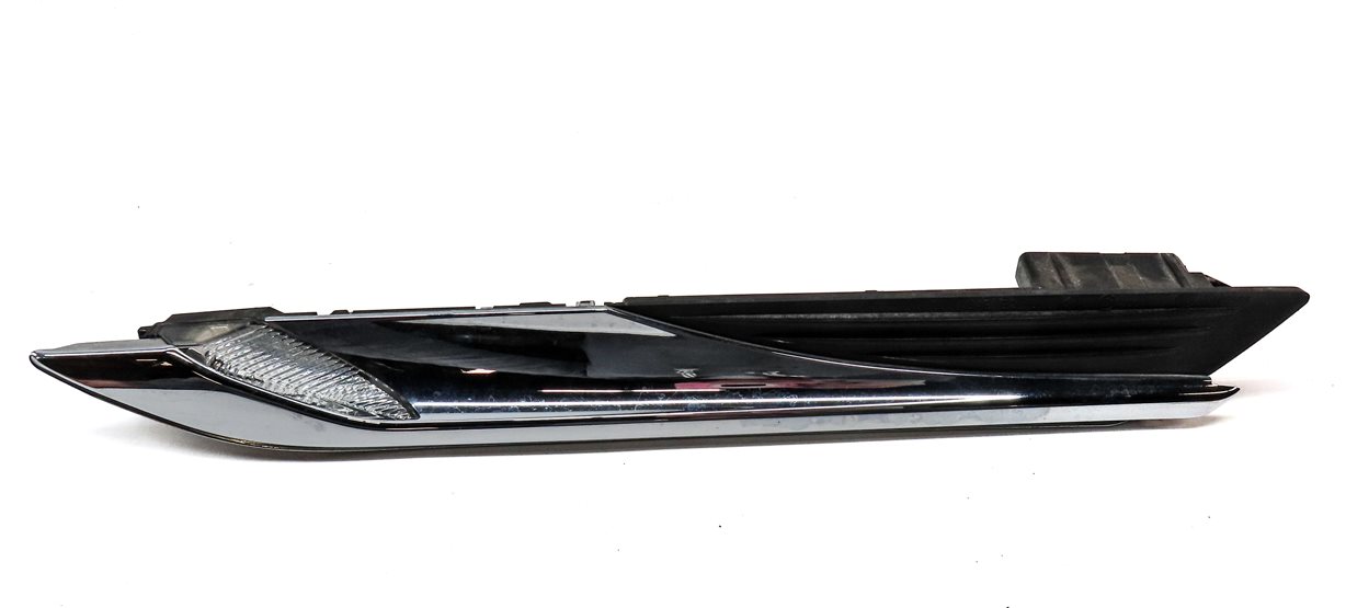Thumbnail 2: 2012-2015 BMW 640i 650i (F06 F12 F13) LEFT DRIVER FENDER SIGNAL MARKER LIGHT