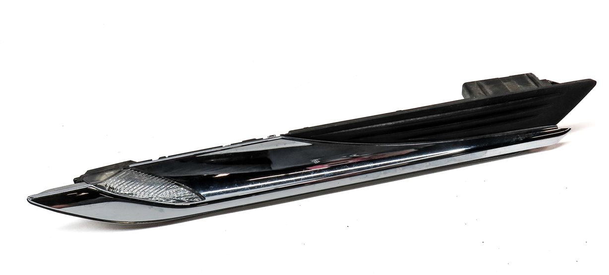 Thumbnail 3: 2012-2015 BMW 640i 650i (F06 F12 F13) LEFT DRIVER FENDER SIGNAL MARKER LIGHT