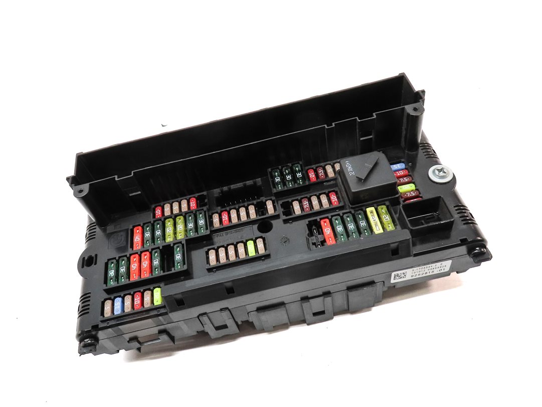Thumbnail 3: 2012-2017 BMW 5 6 7 (F01 F06 F10) FRONT POWER DISTRIBUTION RELAY FUSE BOX