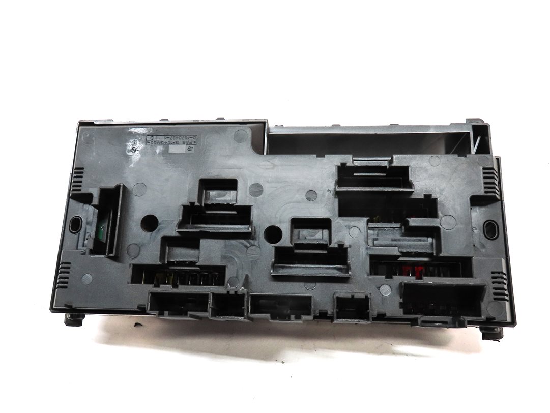 Thumbnail 5: 2012-2017 BMW 5 6 7 (F01 F06 F10) FRONT POWER DISTRIBUTION RELAY FUSE BOX