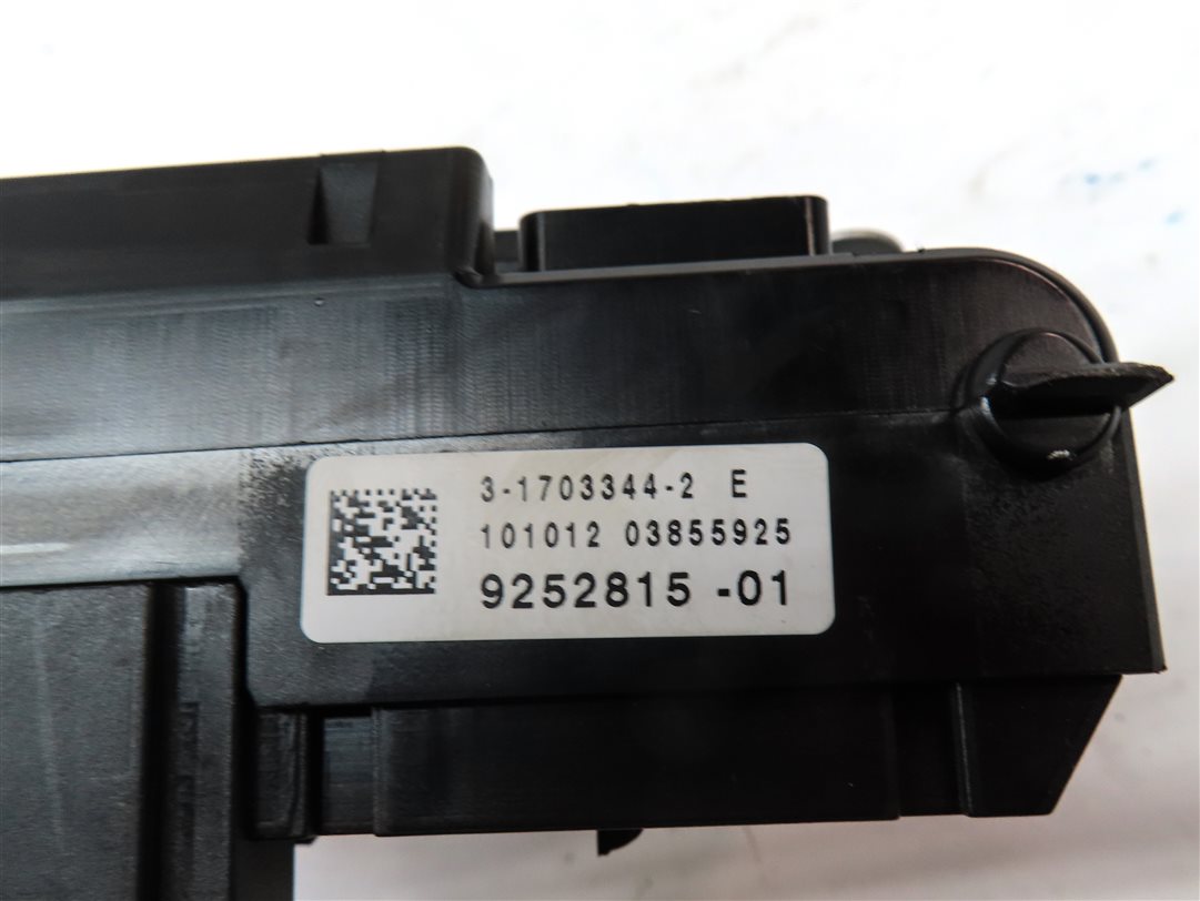 Thumbnail 6: 2012-2017 BMW 5 6 7 (F01 F06 F10) FRONT POWER DISTRIBUTION RELAY FUSE BOX