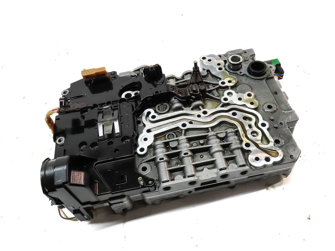 Thumbnail 1: 13-19 BMW 550i 550iGT 650i 750i (F01 F02 F10) RWD 8HP70 TRANSMISSION VALVE BODY