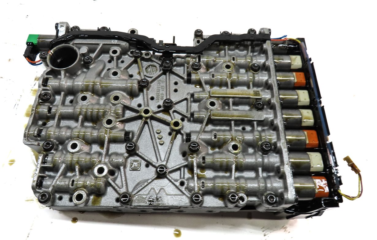 Thumbnail 5: 13-19 BMW 550i 550iGT 650i 750i (F01 F02 F10) RWD 8HP70 TRANSMISSION VALVE BODY