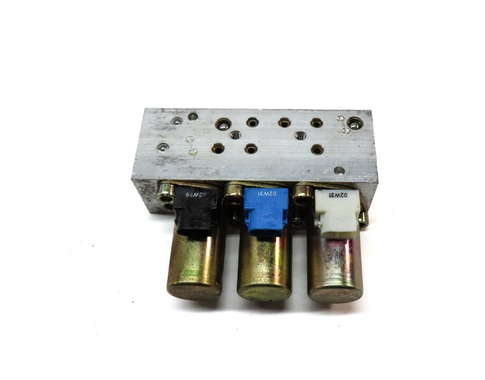 Thumbnail 4: 2003 BMW 325Ci CONVERTIBLE (E46) CONVERTIBLE TOP VALVE BLOCK