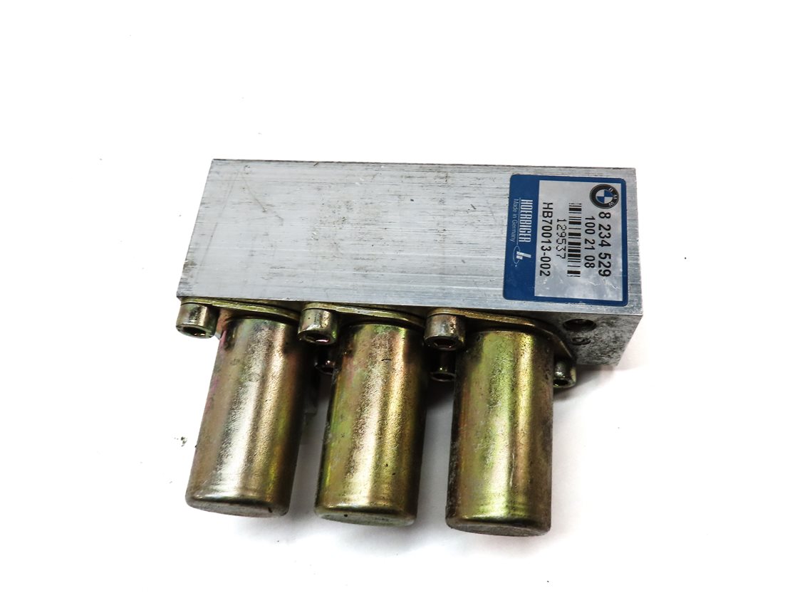 Thumbnail 6: 2003 BMW 325Ci CONVERTIBLE (E46) CONVERTIBLE TOP VALVE BLOCK