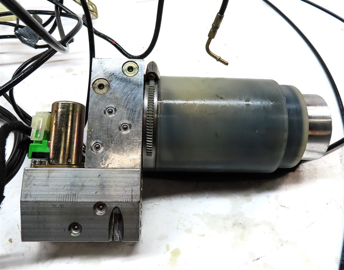Thumbnail 10: 2003 BMW 325Ci CONVERTIBLE (E46) CONVERTIBLE TOP HYDRAULIC PUMP w/ LINES & RAMS