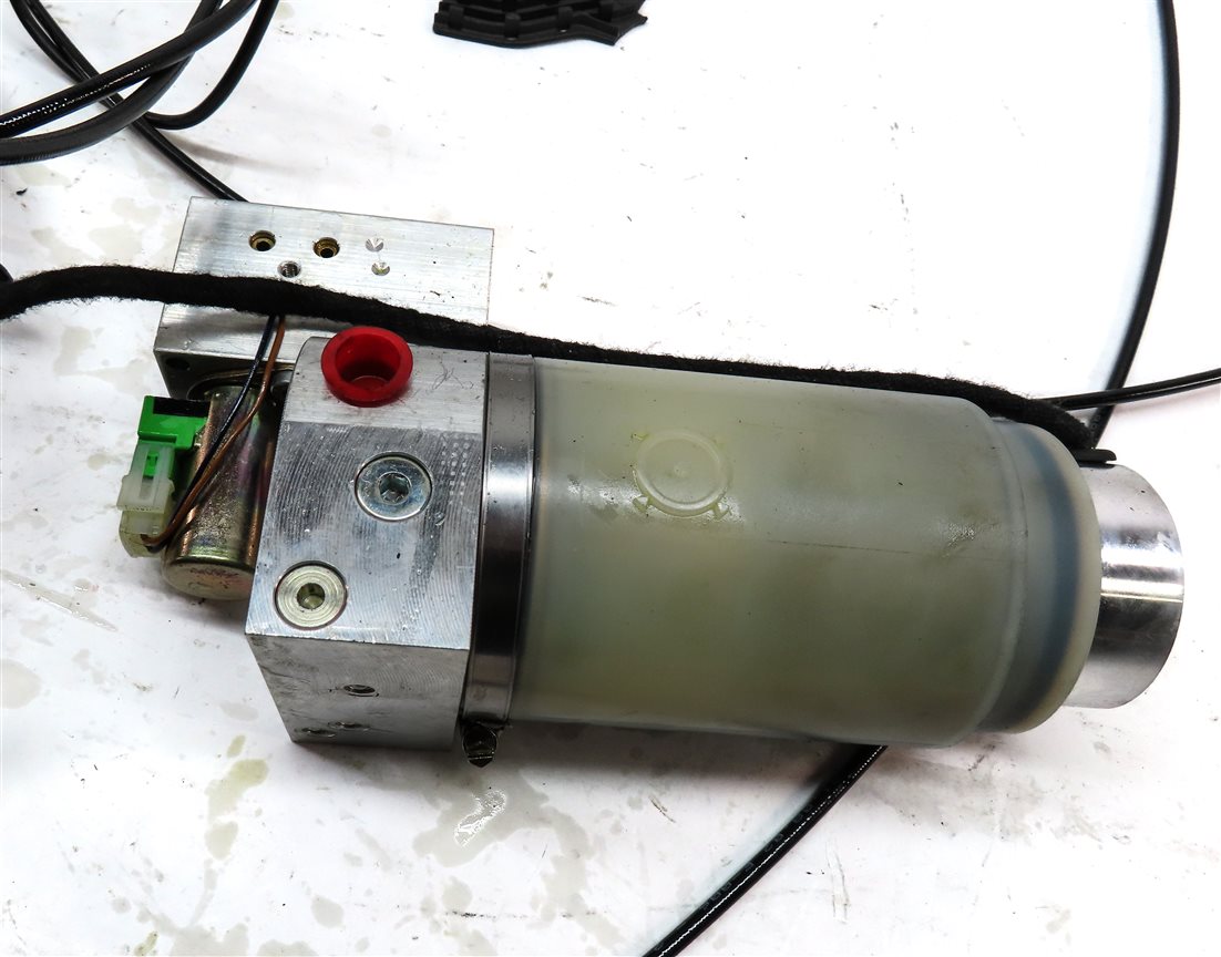 Thumbnail 11: 2003 BMW 325Ci CONVERTIBLE (E46) CONVERTIBLE TOP HYDRAULIC PUMP w/ LINES & RAMS