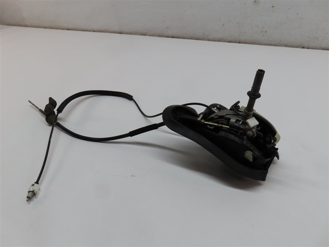 2003 BMW 325Ci CONVERTIBLE (E46) AUTO AUTOMATIC SHIFTER ASSEMBLY w/ CABLE