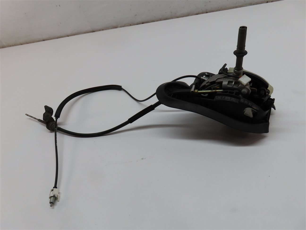 Thumbnail 2: 2003 BMW 325Ci CONVERTIBLE (E46) AUTO AUTOMATIC SHIFTER ASSEMBLY w/ CABLE