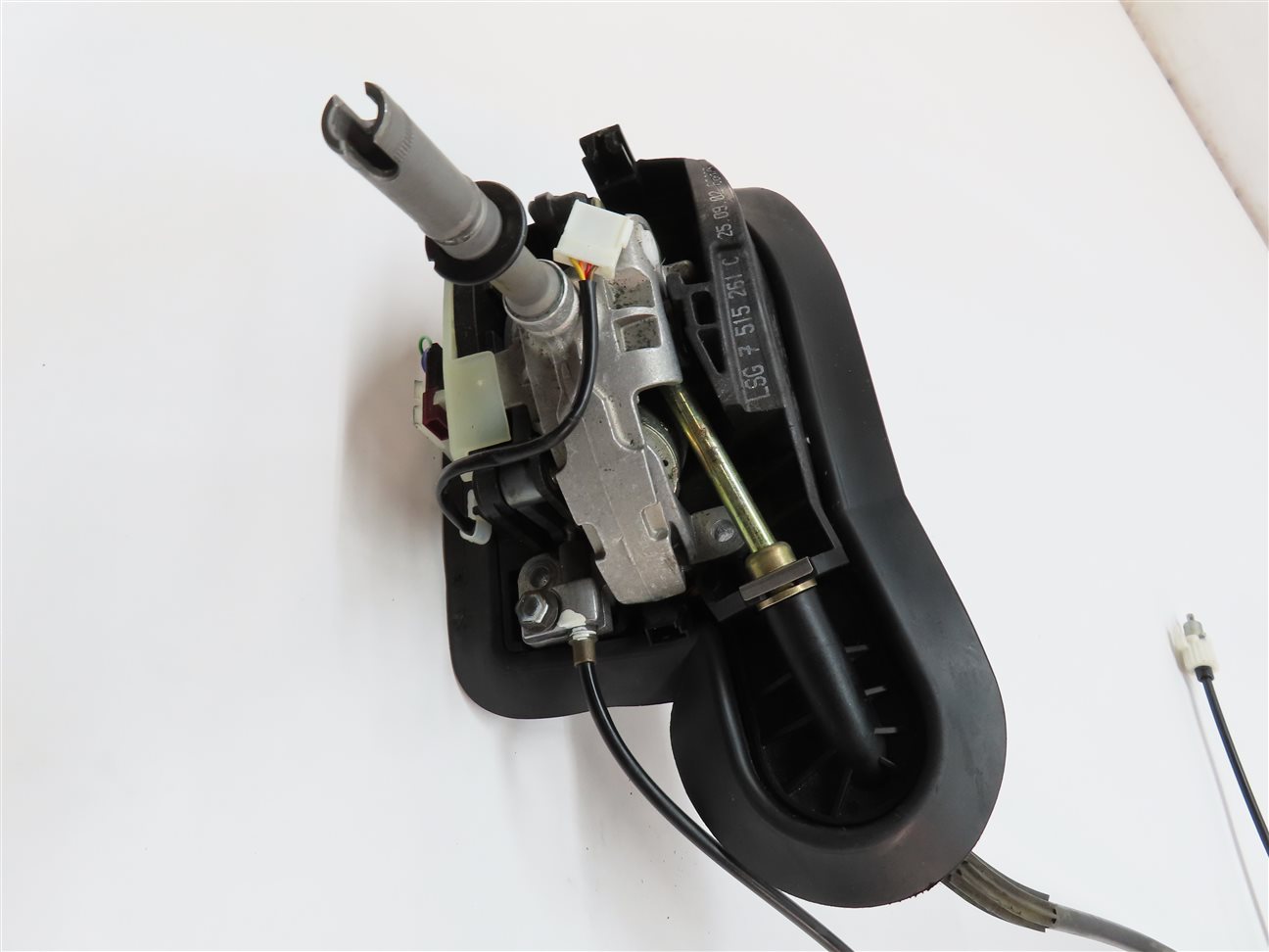 Thumbnail 5: 2003 BMW 325Ci CONVERTIBLE (E46) AUTO AUTOMATIC SHIFTER ASSEMBLY w/ CABLE