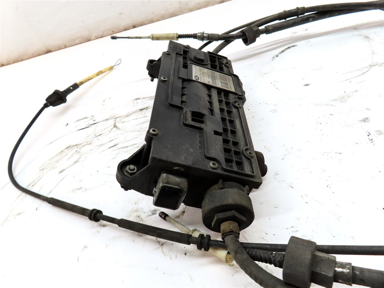 Thumbnail 8: 2009 LAND RANGE ROVER SPORT (L320) EMERGENCY PARKING BRAKE ACTUATOR w/ CABLES