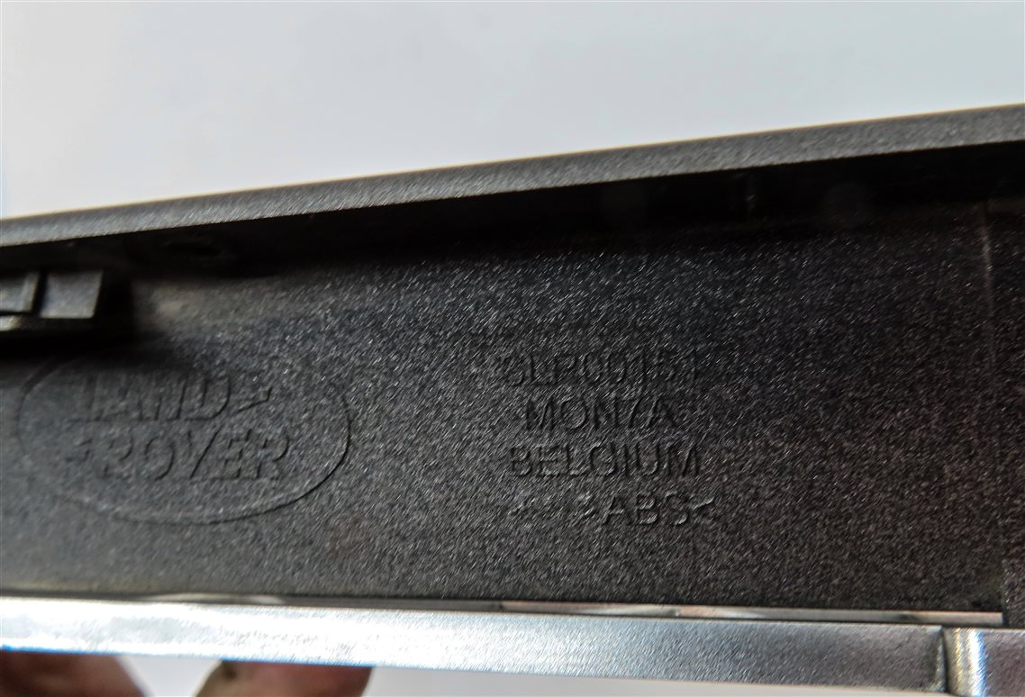 Thumbnail 6: 2009 LAND RANGE ROVER SPORT (L320) FRONT RIGHT PASSENGER FENDER AIR VENT GRILLE