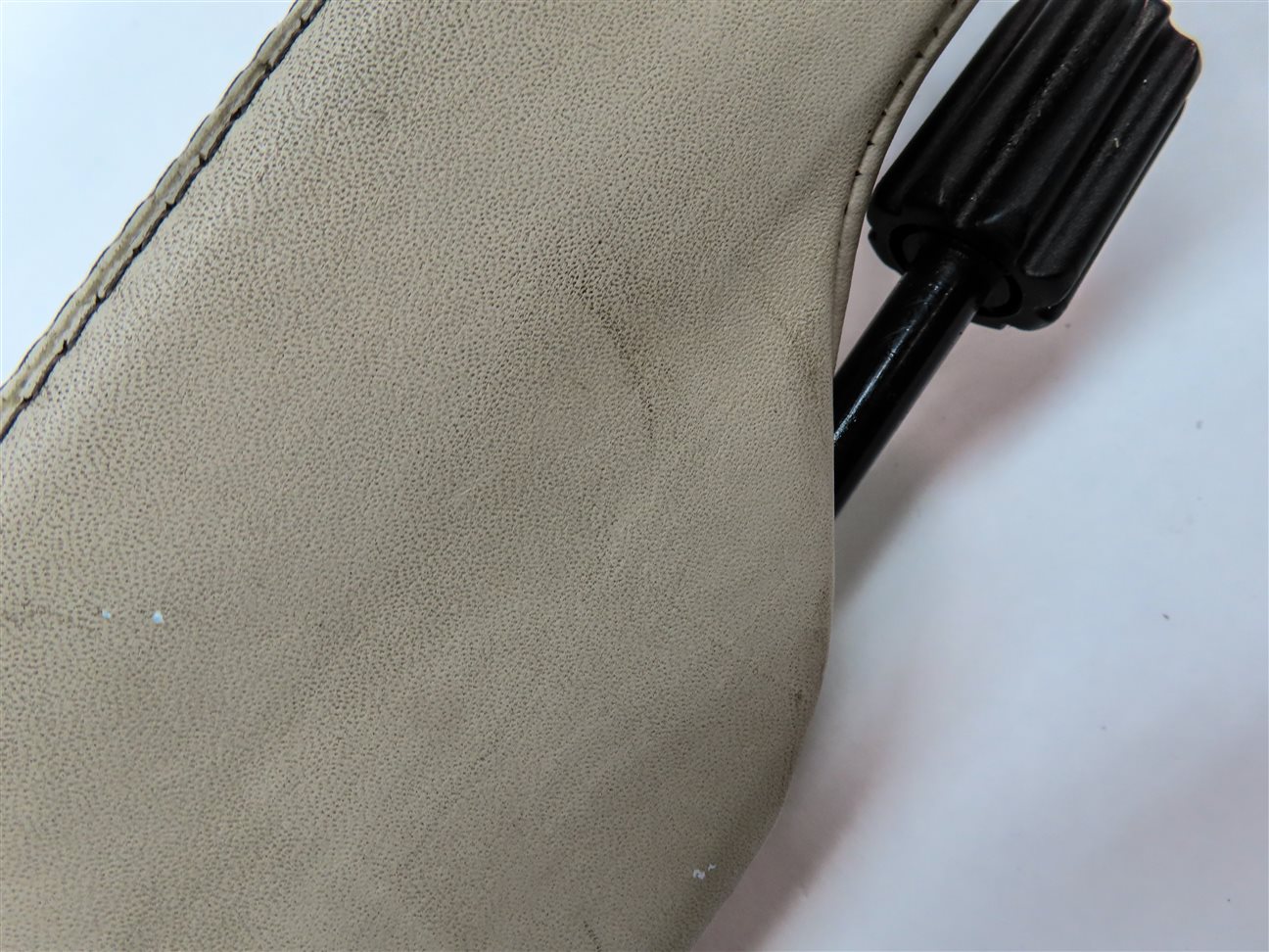 Thumbnail 7: 08-13 LAND RANGE ROVER SPORT (L320) FRONT RIGHT PASSENGER SEAT ARMREST (IVORY)
