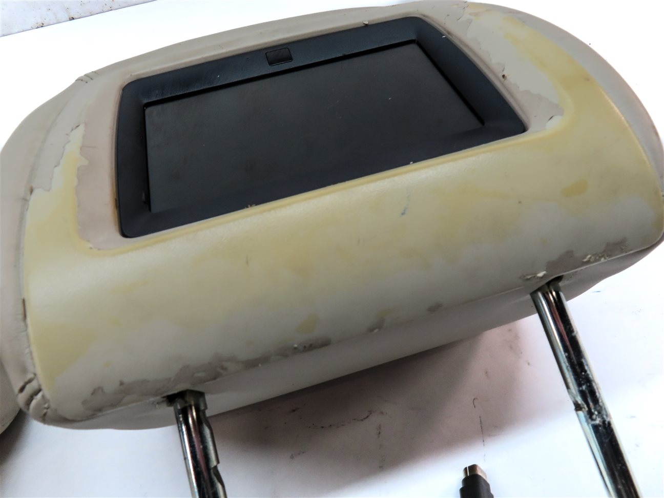 Thumbnail 9: 06-12 RANGE ROVER SPORT L320 FRONT LEFT & RIGHT HEADREST SET 2 w/ SCREEN (IVORY)