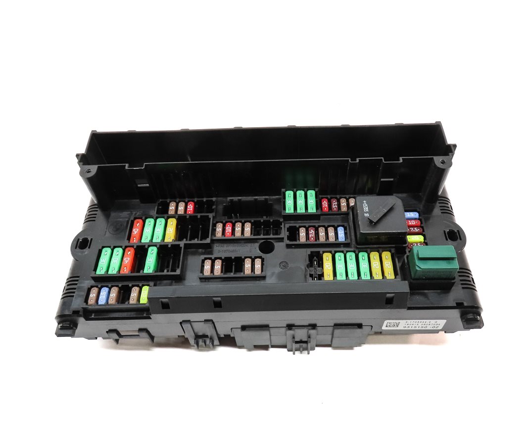 Thumbnail 2: 2016 BMW X3 (F25) FRONT POWER DISTRIBUTION RELAY FUSE BOX