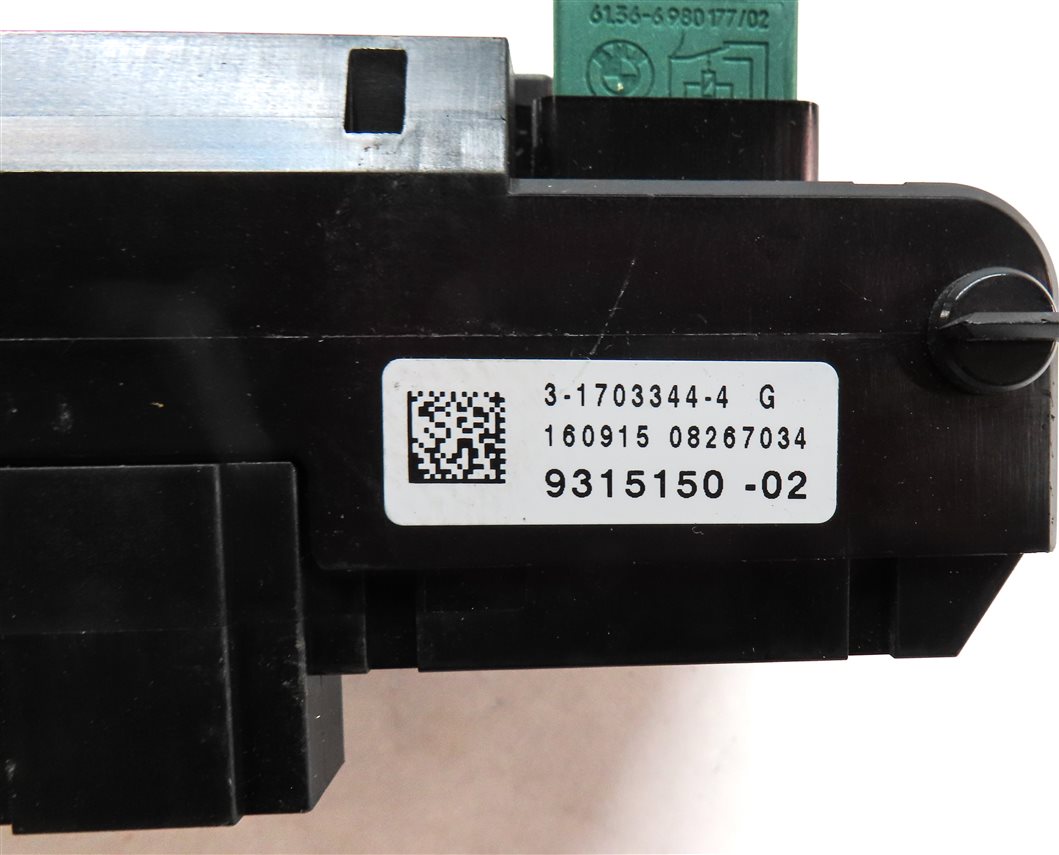 Thumbnail 5: 2016 BMW X3 (F25) FRONT POWER DISTRIBUTION RELAY FUSE BOX