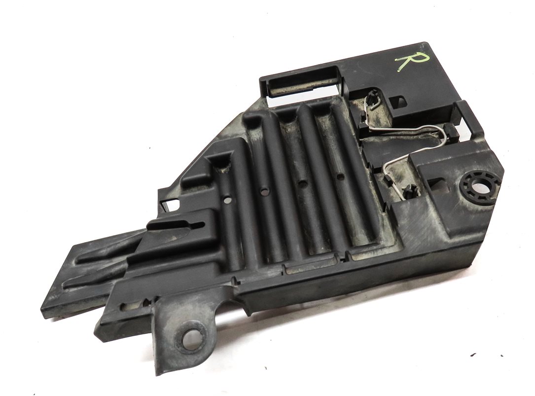 Thumbnail 3: 2016 LAND DISCOVERY SPORT (L550) FRONT RIGHT PASSENGER HEADLIGHT MOUNT BRACKET