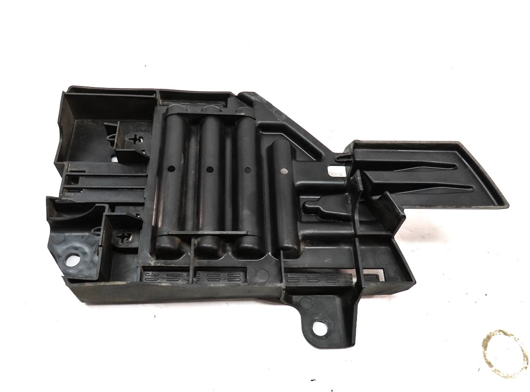 Thumbnail 6: 2016 LAND DISCOVERY SPORT (L550) FRONT RIGHT PASSENGER HEADLIGHT MOUNT BRACKET