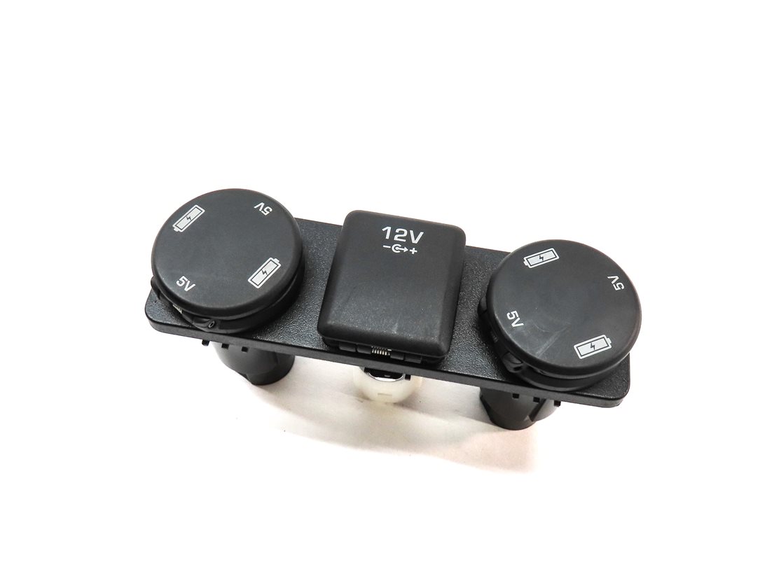 2016 LAND DISCOVERY SPORT (L550) REAR POWER SOCKET w/ USB PLUG IN