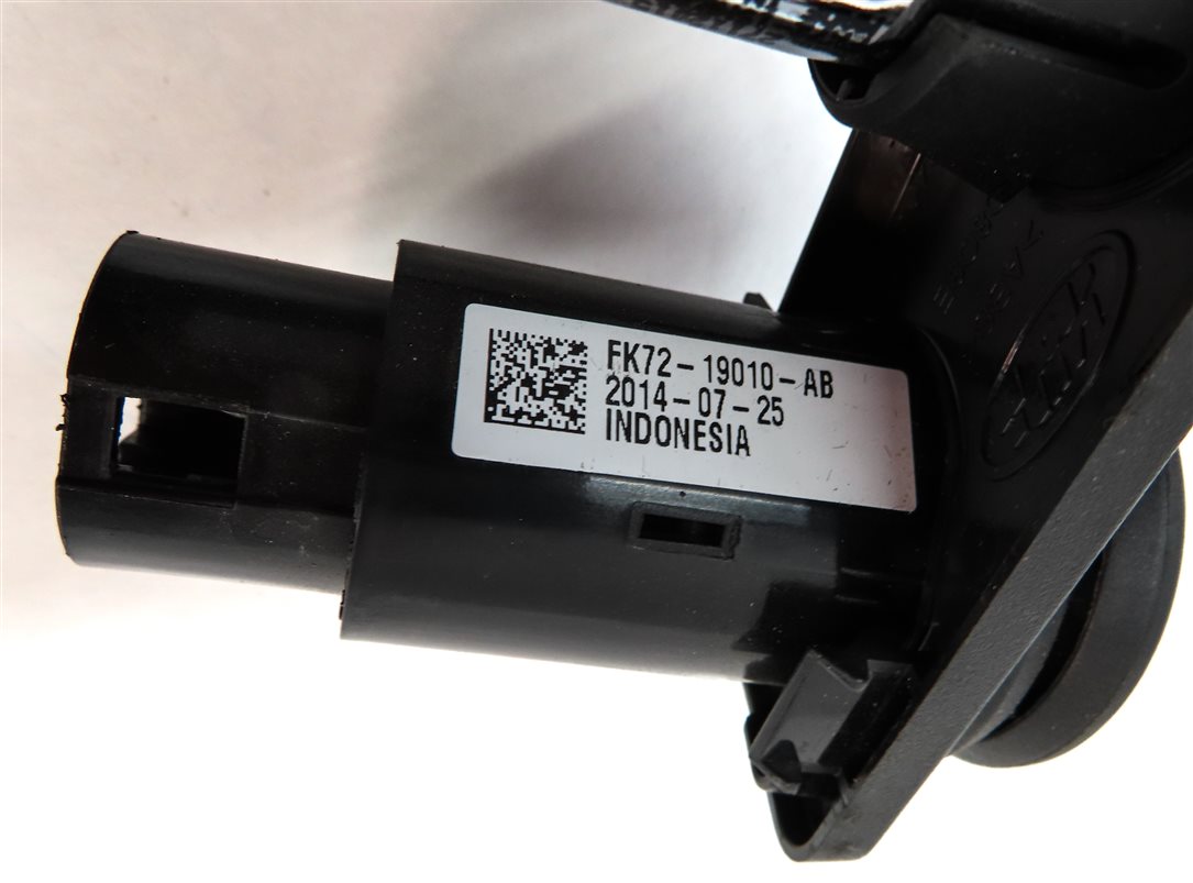 Thumbnail 6: 2016 LAND DISCOVERY SPORT (L550) REAR POWER SOCKET w/ USB PLUG IN