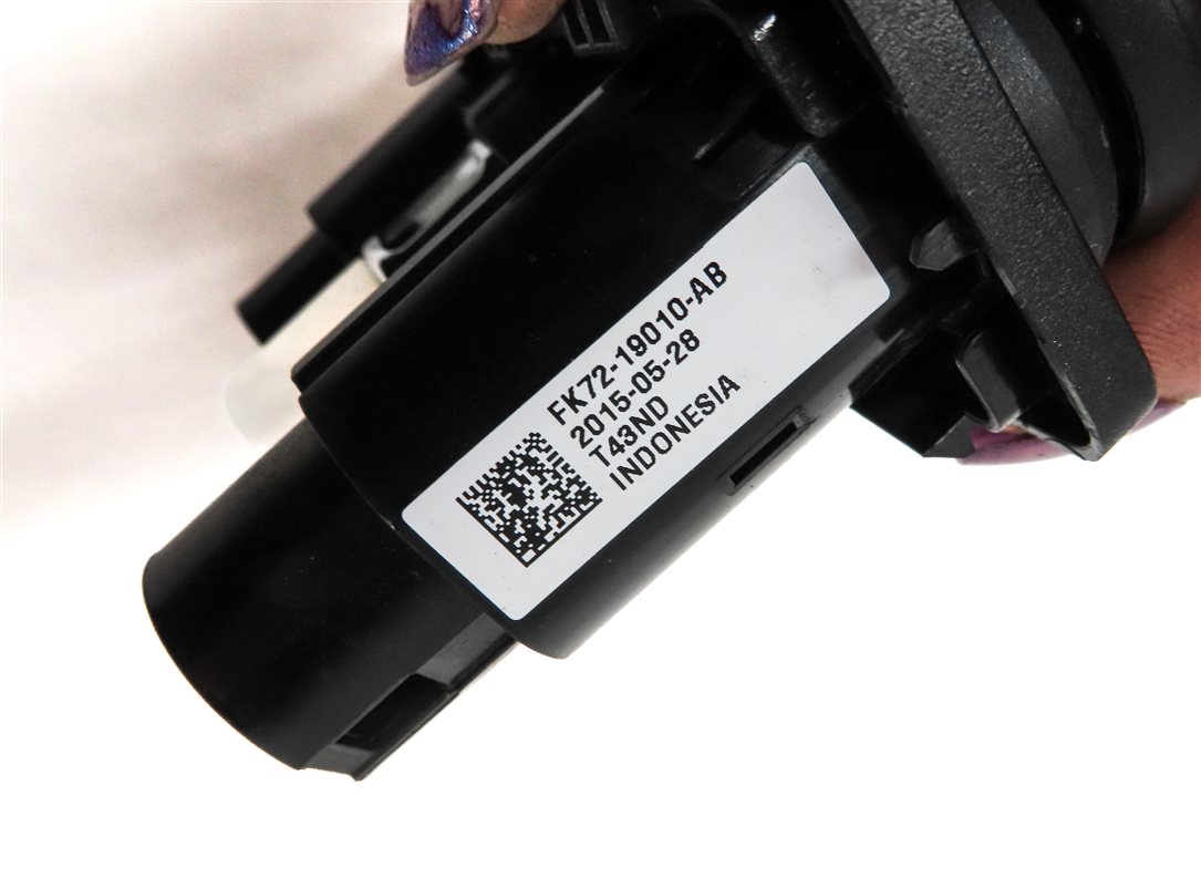 Thumbnail 7: 2016 LAND DISCOVERY SPORT (L550) REAR POWER SOCKET w/ USB PLUG IN