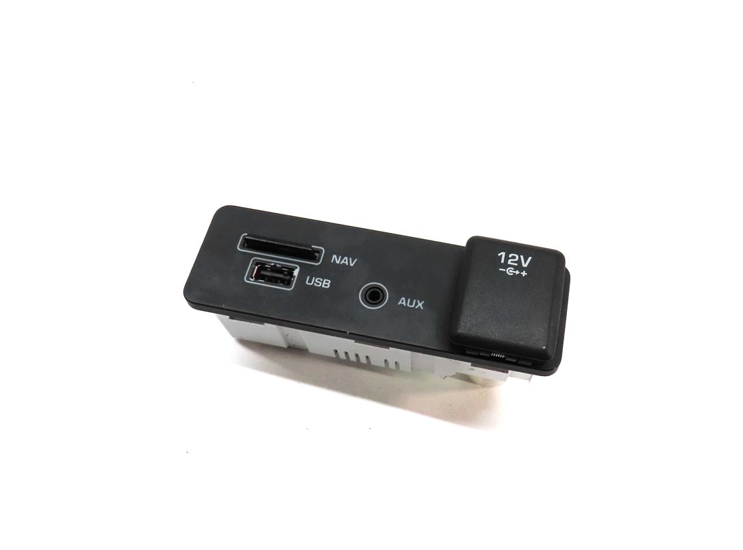 Thumbnail 1: 2016 LAND DISCOVERY SPORT (L550) FRONT CENTER CONSOLE AUX IN w/ NAVI SD CARD