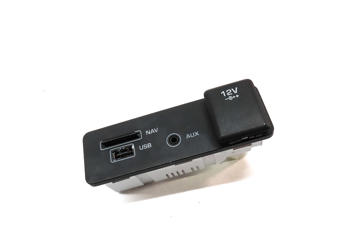 Thumbnail 3: 2016 LAND DISCOVERY SPORT (L550) FRONT CENTER CONSOLE AUX IN w/ NAVI SD CARD