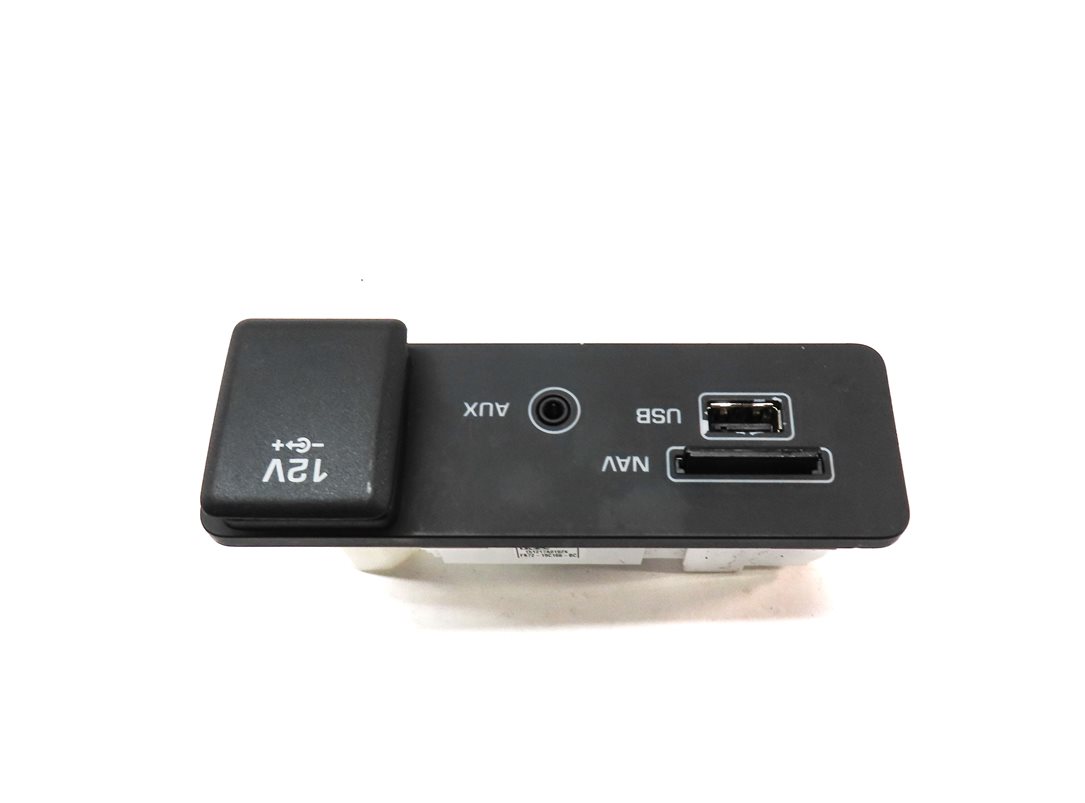 Thumbnail 4: 2016 LAND DISCOVERY SPORT (L550) FRONT CENTER CONSOLE AUX IN w/ NAVI SD CARD