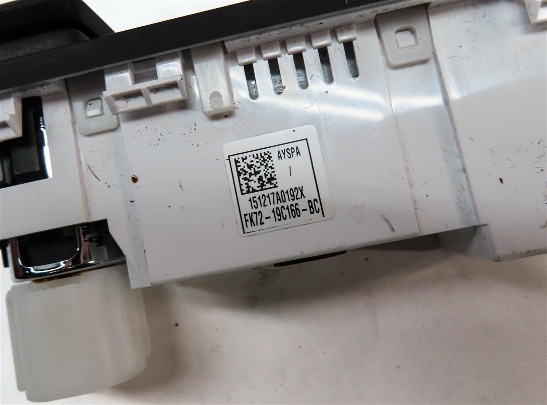 Thumbnail 6: 2016 LAND DISCOVERY SPORT (L550) FRONT CENTER CONSOLE AUX IN w/ NAVI SD CARD