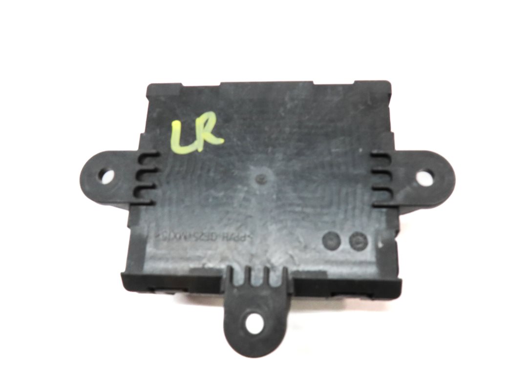 Thumbnail 5: 2016 LAND DISCOVERY SPORT (L550) REAR LEFT DOOR CONTROL MODULE
