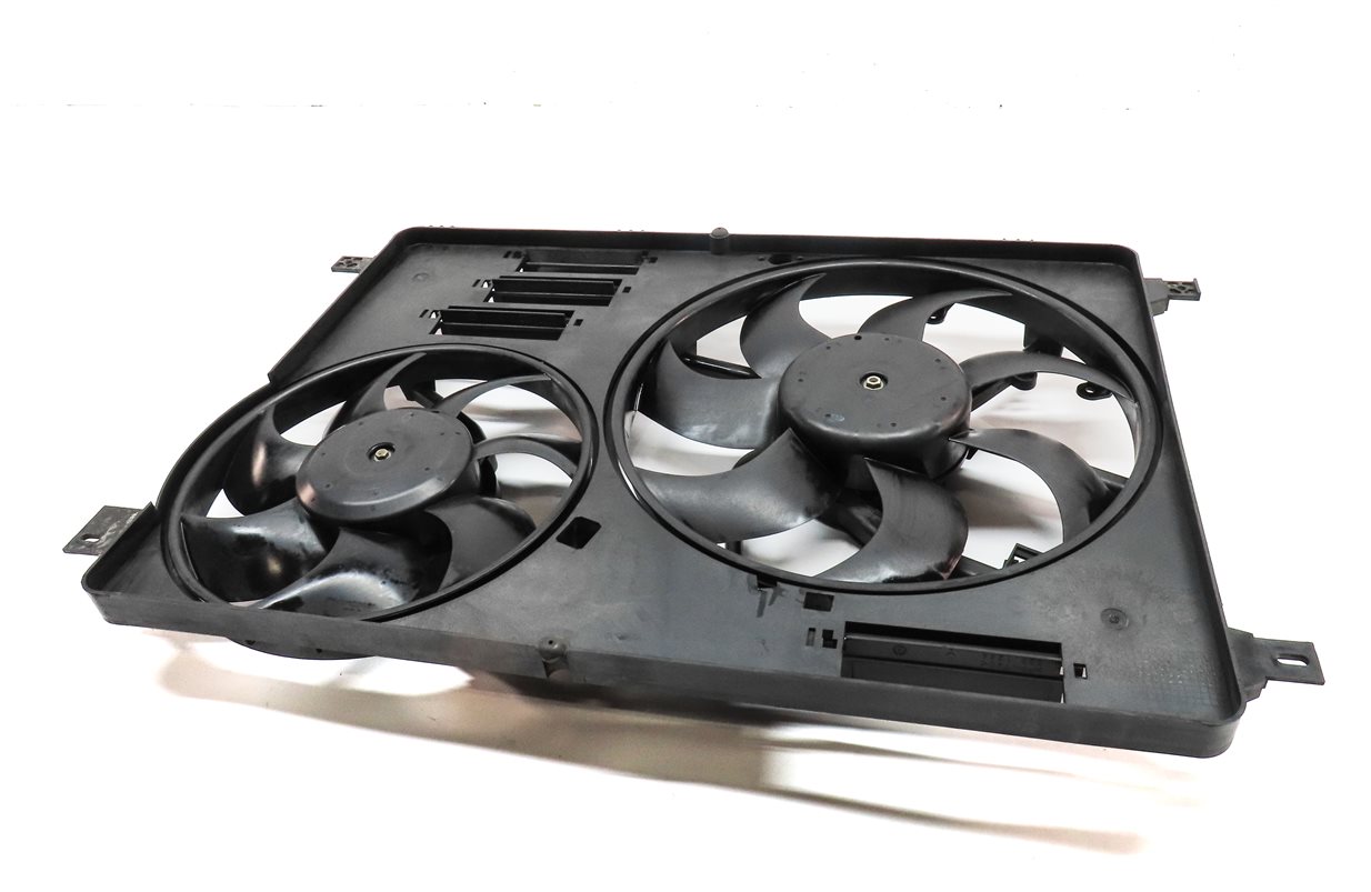 Thumbnail 1: 12-17 LR2 DISCOVERY SPORT RANGE ROVER EVOQUE (L538 L550) RADIATOR COOLING FAN