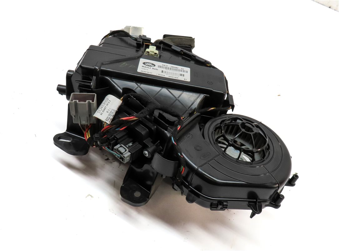 Thumbnail 3: 15-19 LAND ROVER DISCOVERY SPORT L550 REAR HVAC A/C HEATER BLOWER MOTOR ASSEMBLY