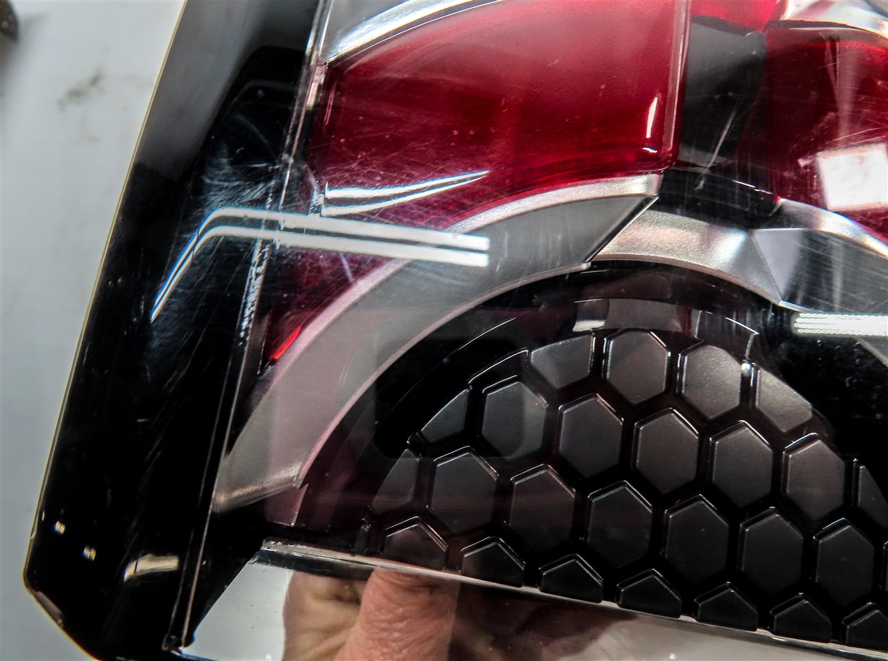 Thumbnail 6: 15-19 LAND ROVER DISCOVERY SPORT (L550) RIGHT REAR TAILLIGHT BRAKE LIGHT LAMP